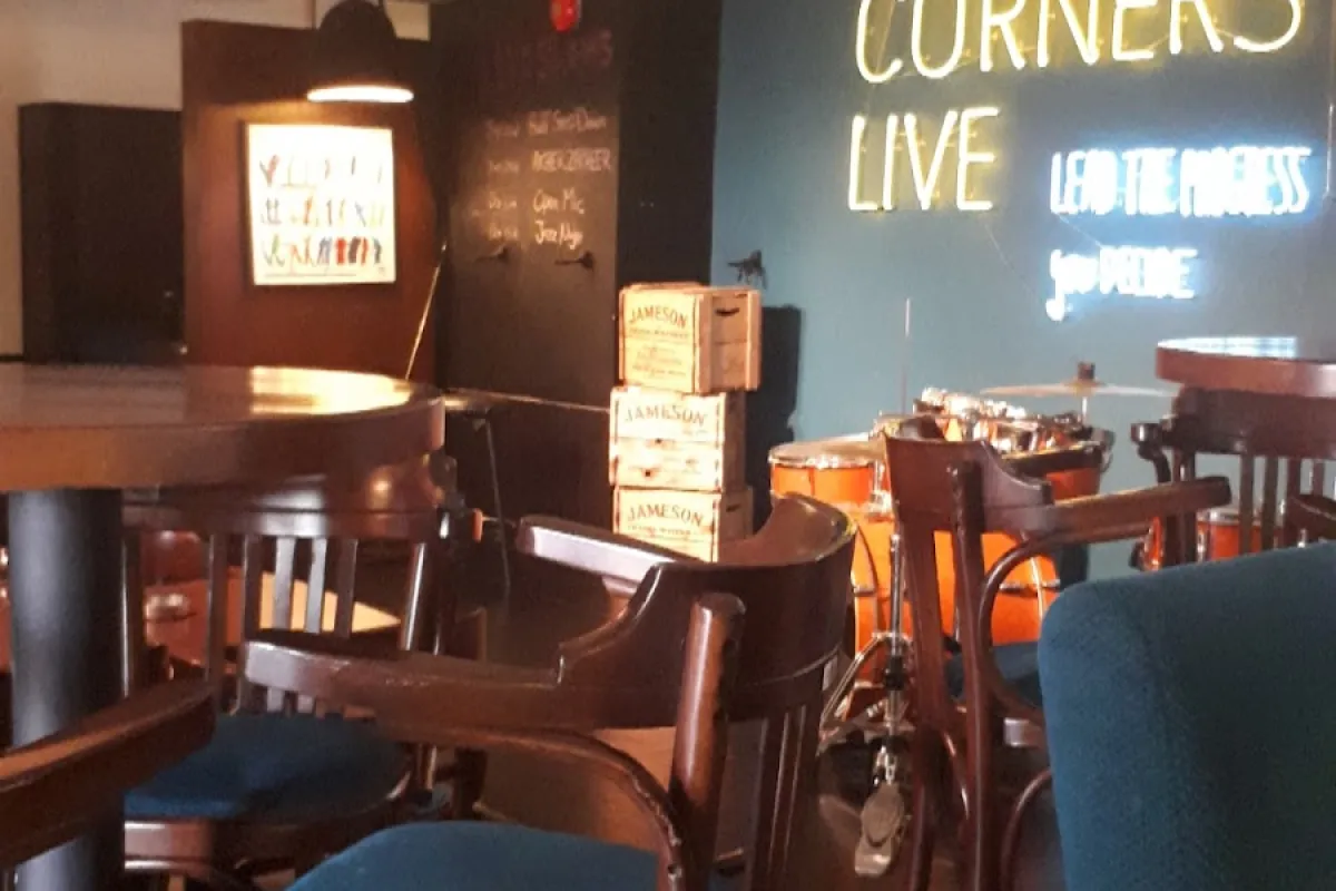 The Corner's Pub photo 1