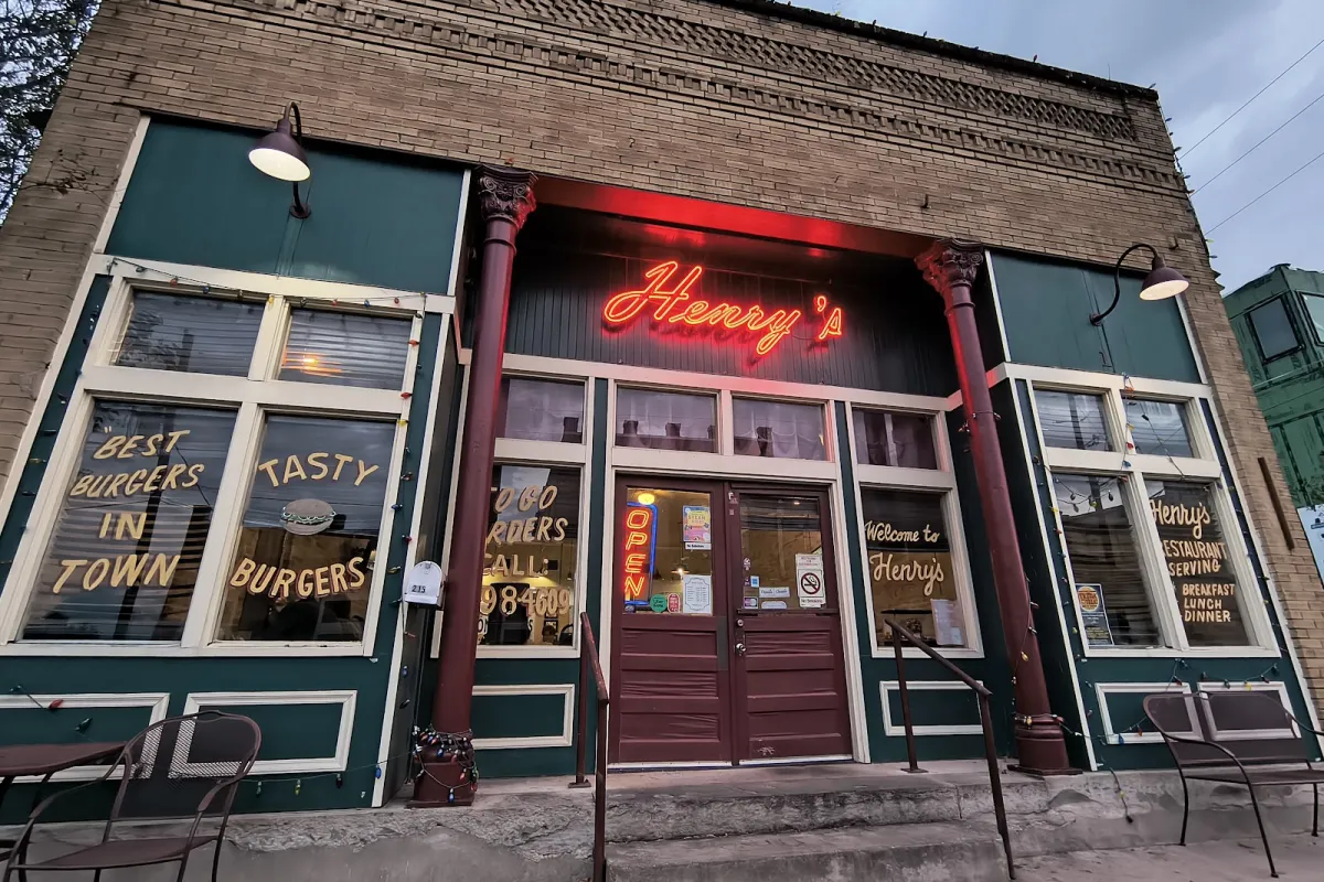 Henry's Restaurant photo 1