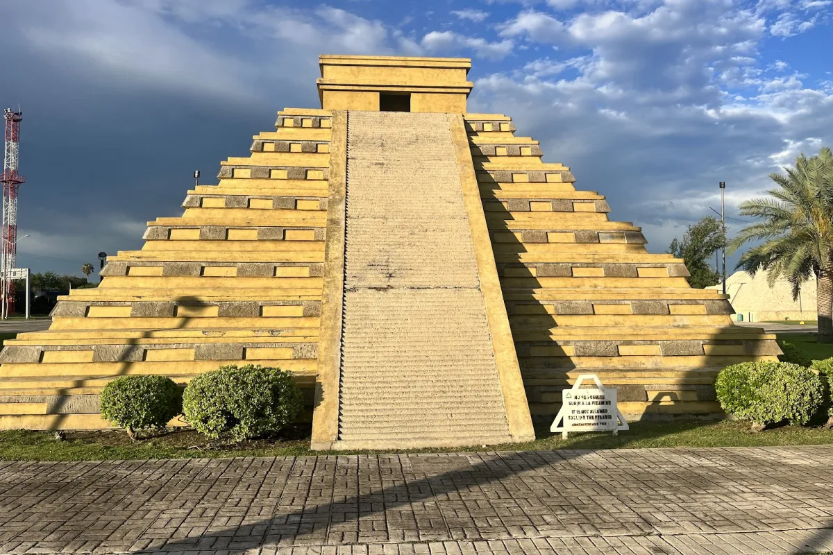Plaza de las Culturas photo 1