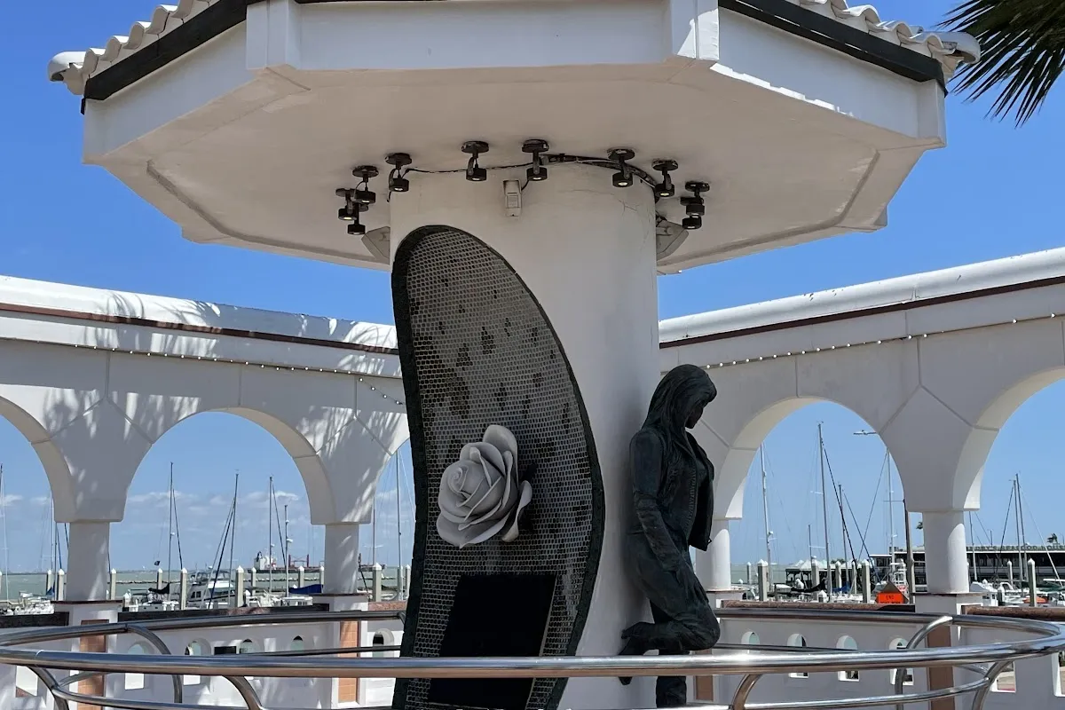 Selena Memorial Statue photo 1