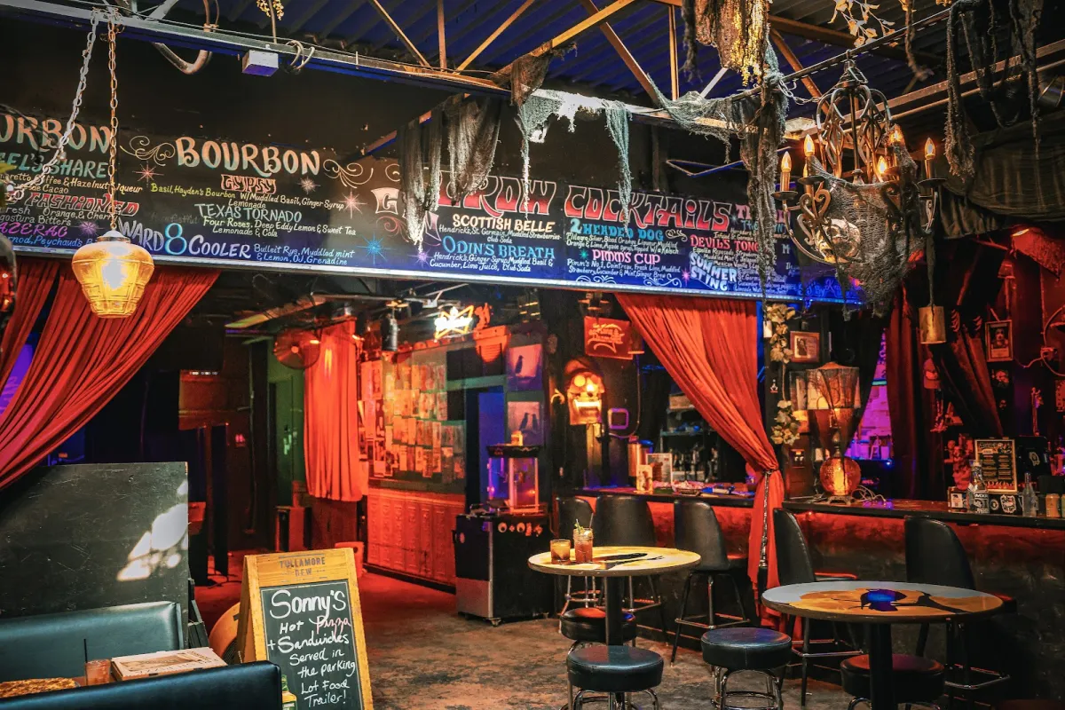 Crow Bar photo 1