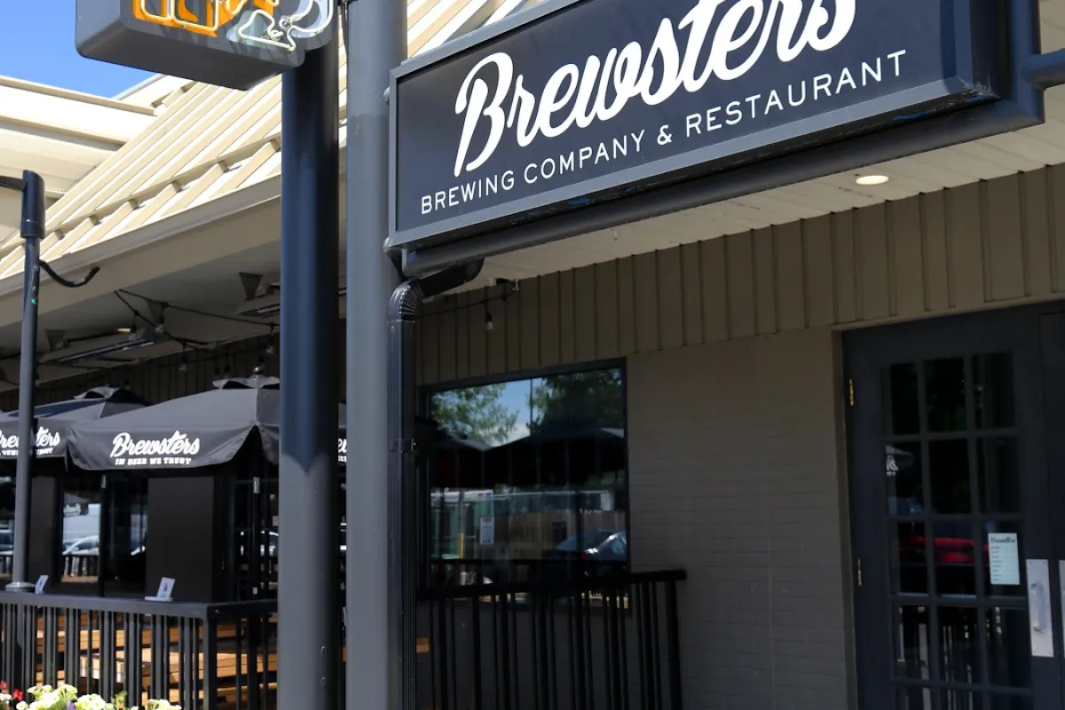 Brewsters Brewing Company and Restaurant - Lake Bonavista photo 1