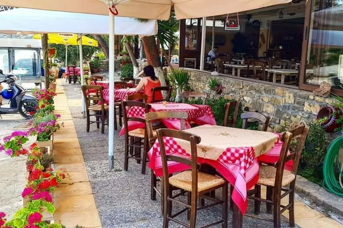 Kouros Family Tavern photo 1