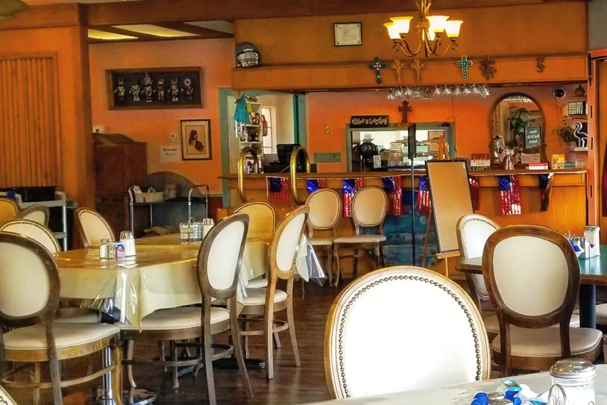 Hillcrest Restaurant & Trading Post Saloon photo 1