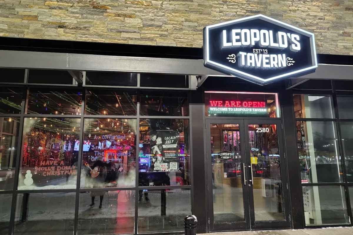 Leopold's Tavern Edmonton - Orchards photo 1