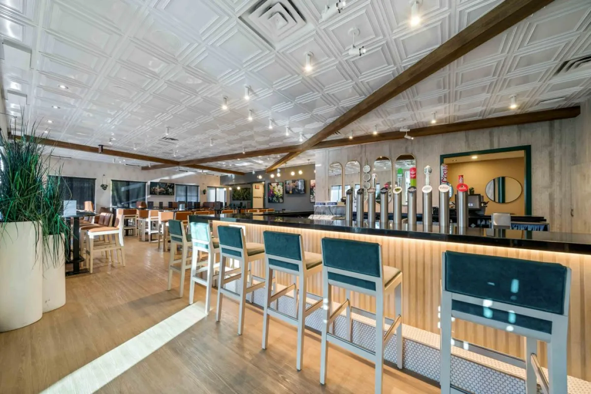 Moxies Medicine Hat Restaurant photo 1