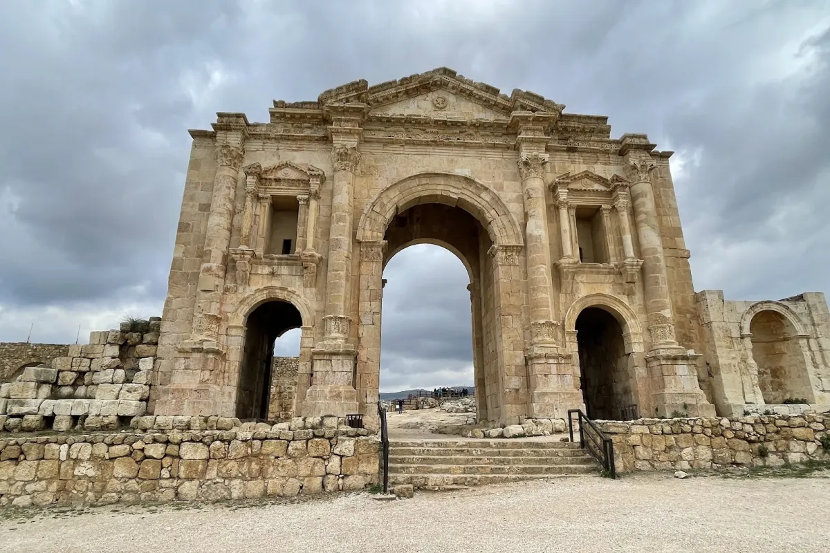 Arch of Hadrian photo 1