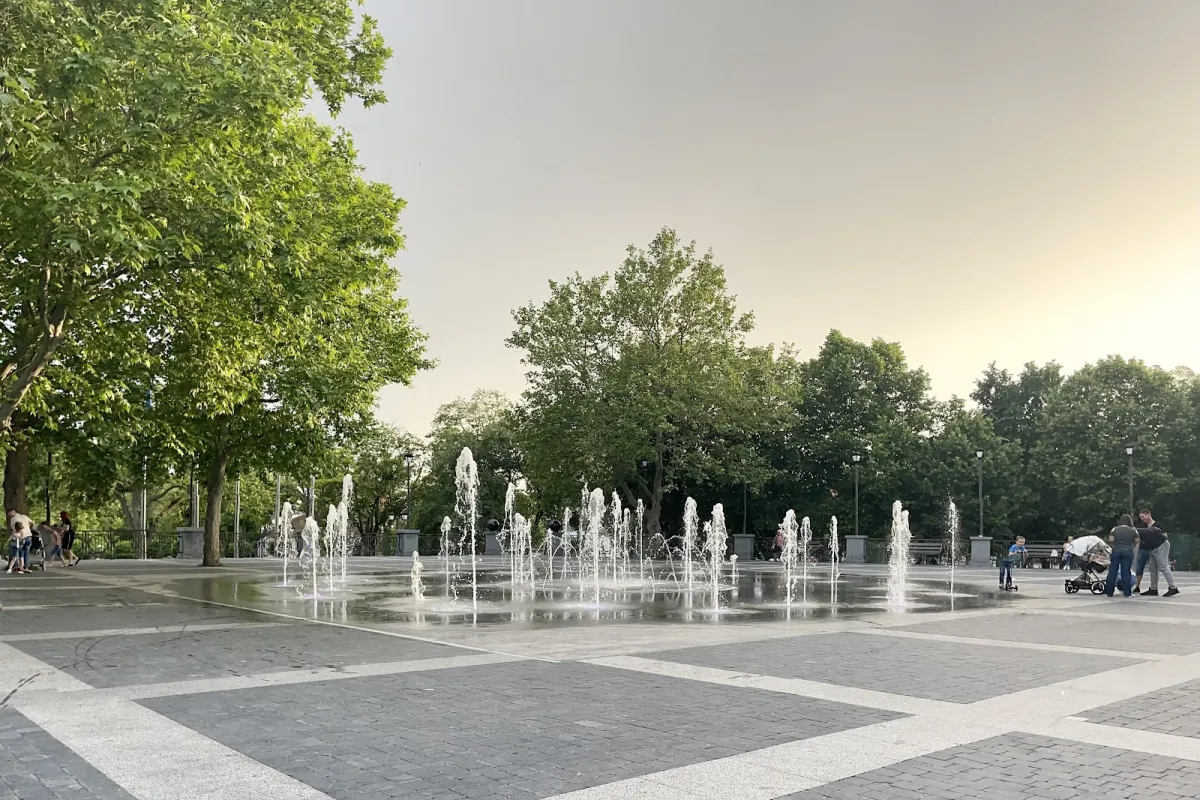 Manhanarivskyi Square photo 1
