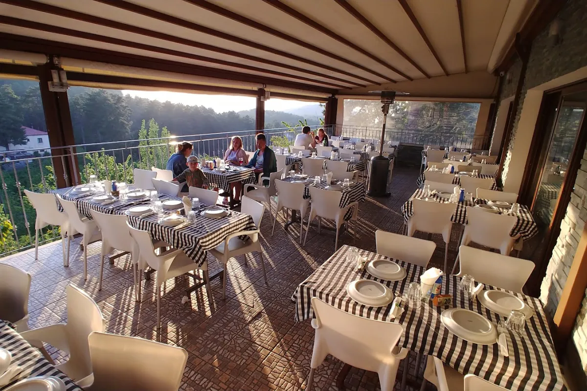 Louis Restaurant photo 1