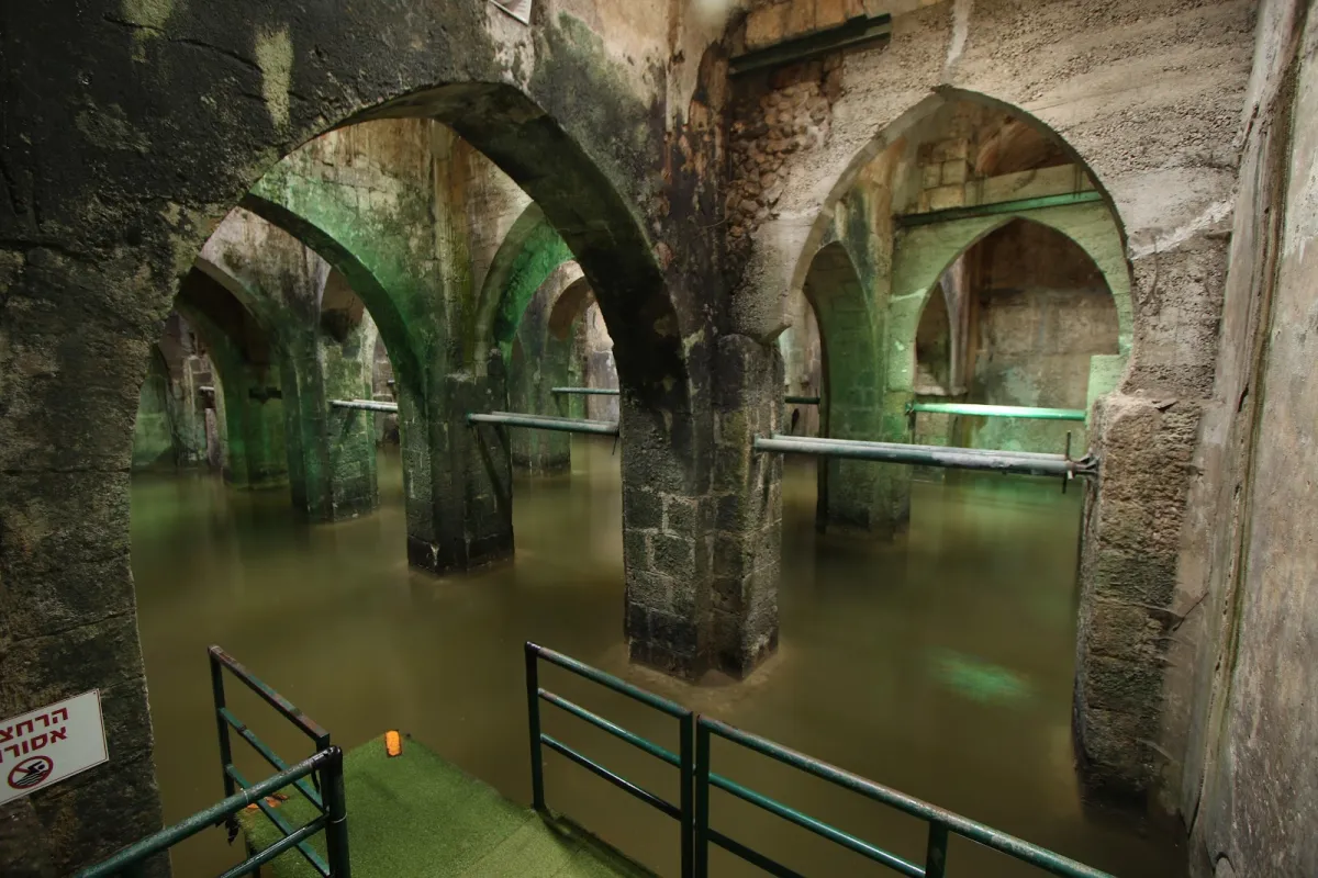 Pool of the Arches photo 1