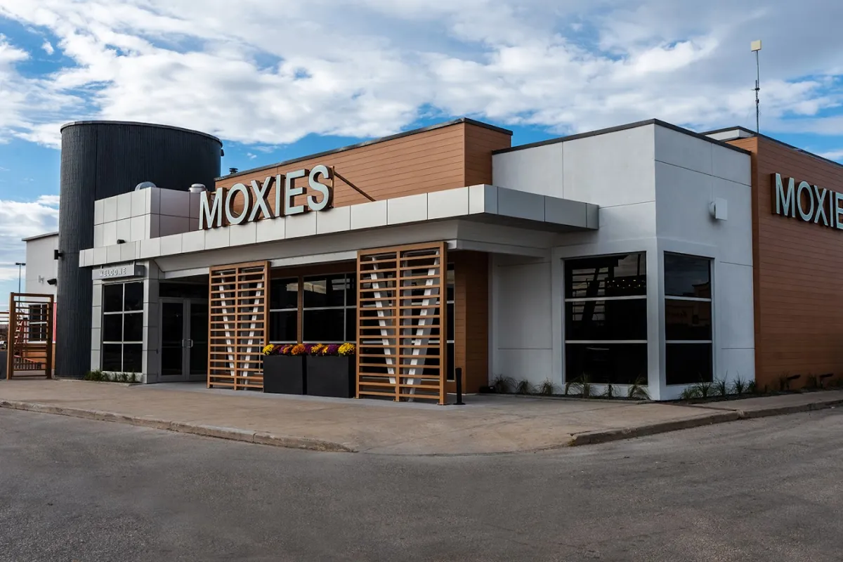 Moxies Kenaston Restaurant photo 1