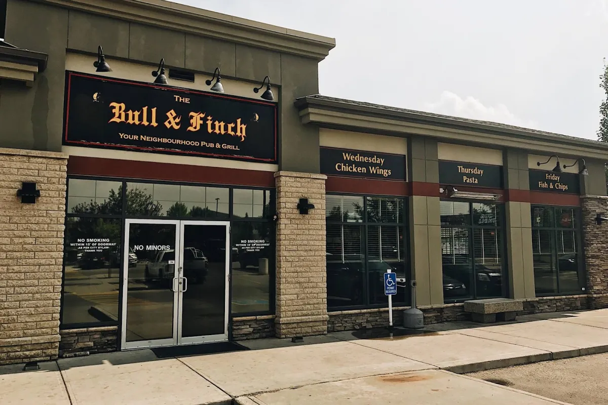 Bull & Finch photo 1