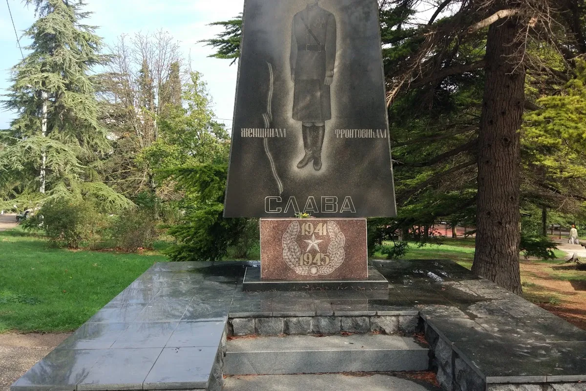 Sevastopol's'kykh Kursantiv garden photo 1