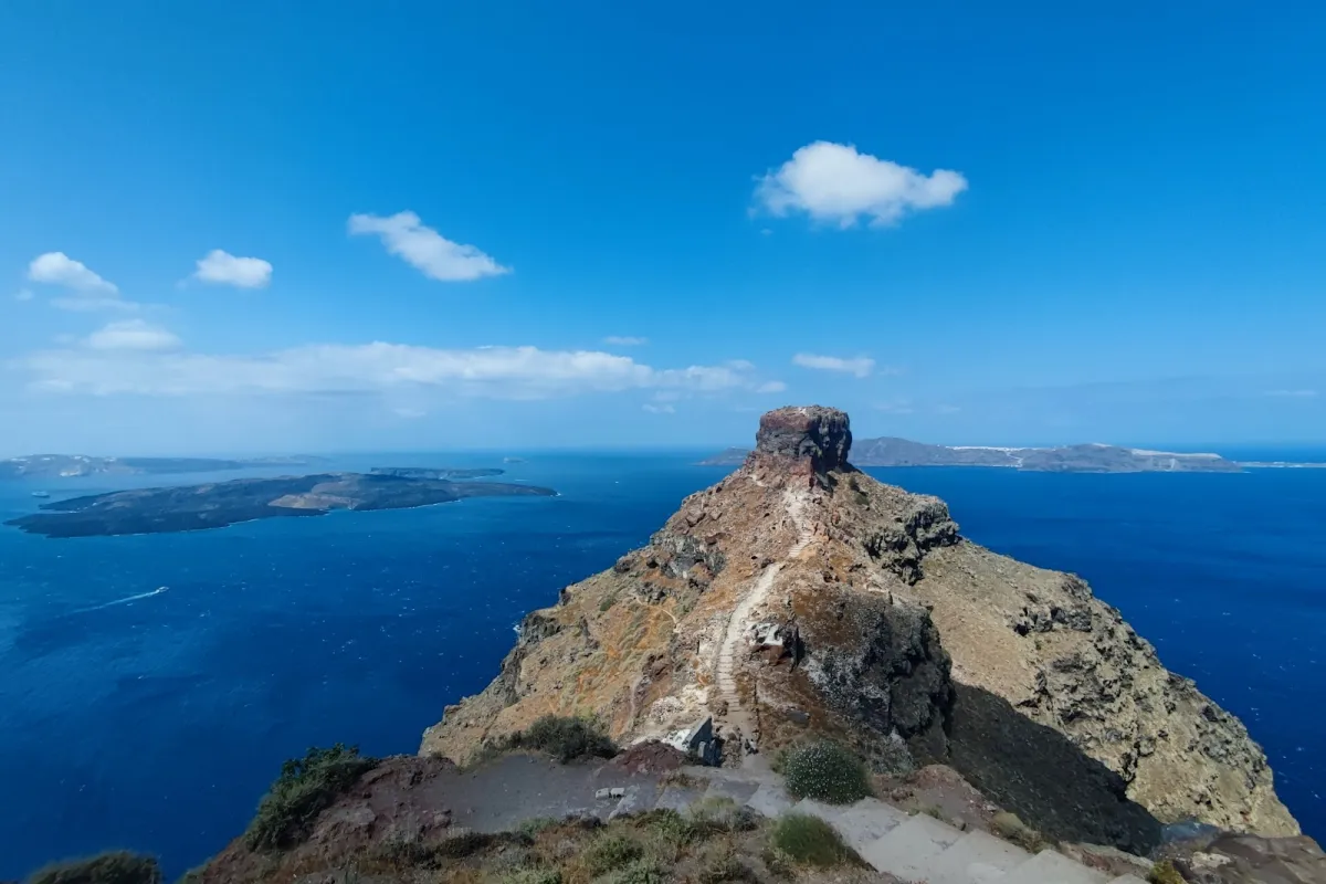 Skaros Rock photo 1