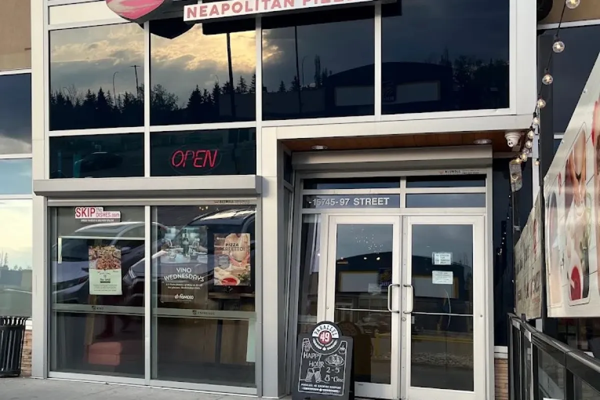 Famoso Italian Pizzeria - Namao Centre photo 1