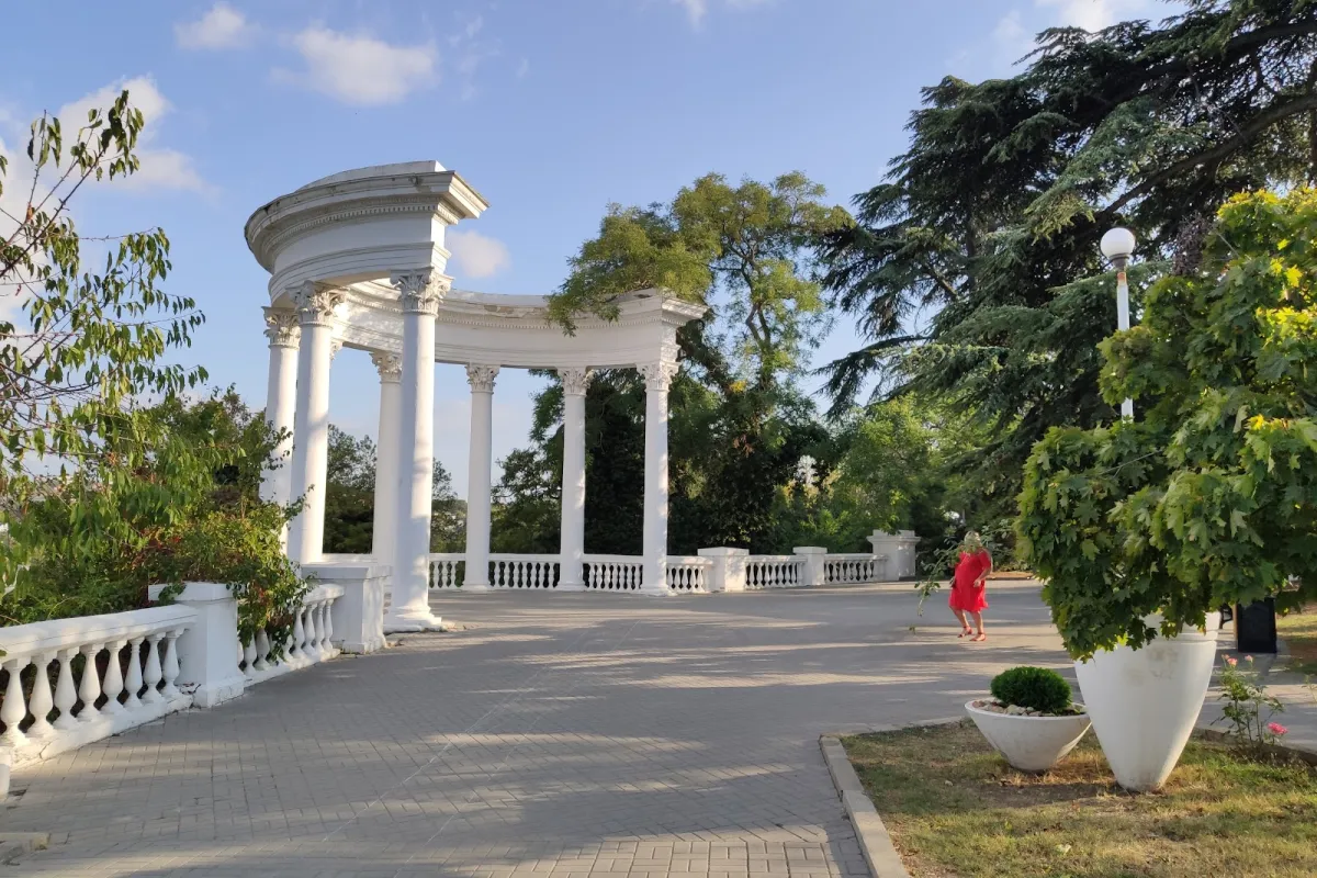 Skver Voinov-Internatsionalistov photo 1