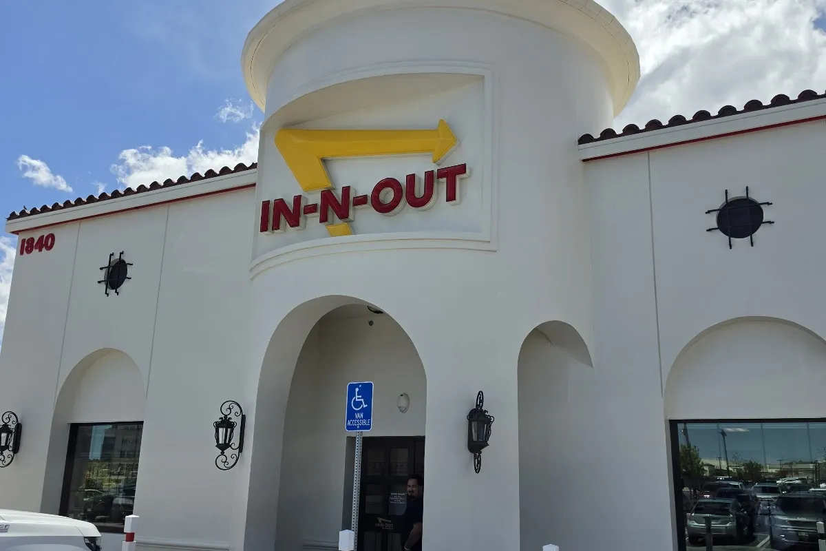 In-N-Out Burger photo 1