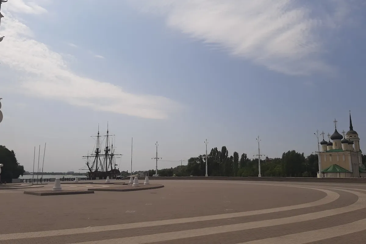 Admiralty square photo 1