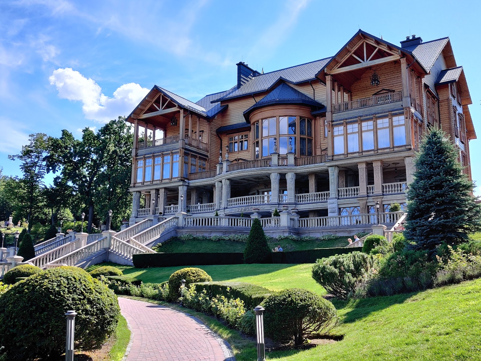 Mezhyhirya Residence photo 2