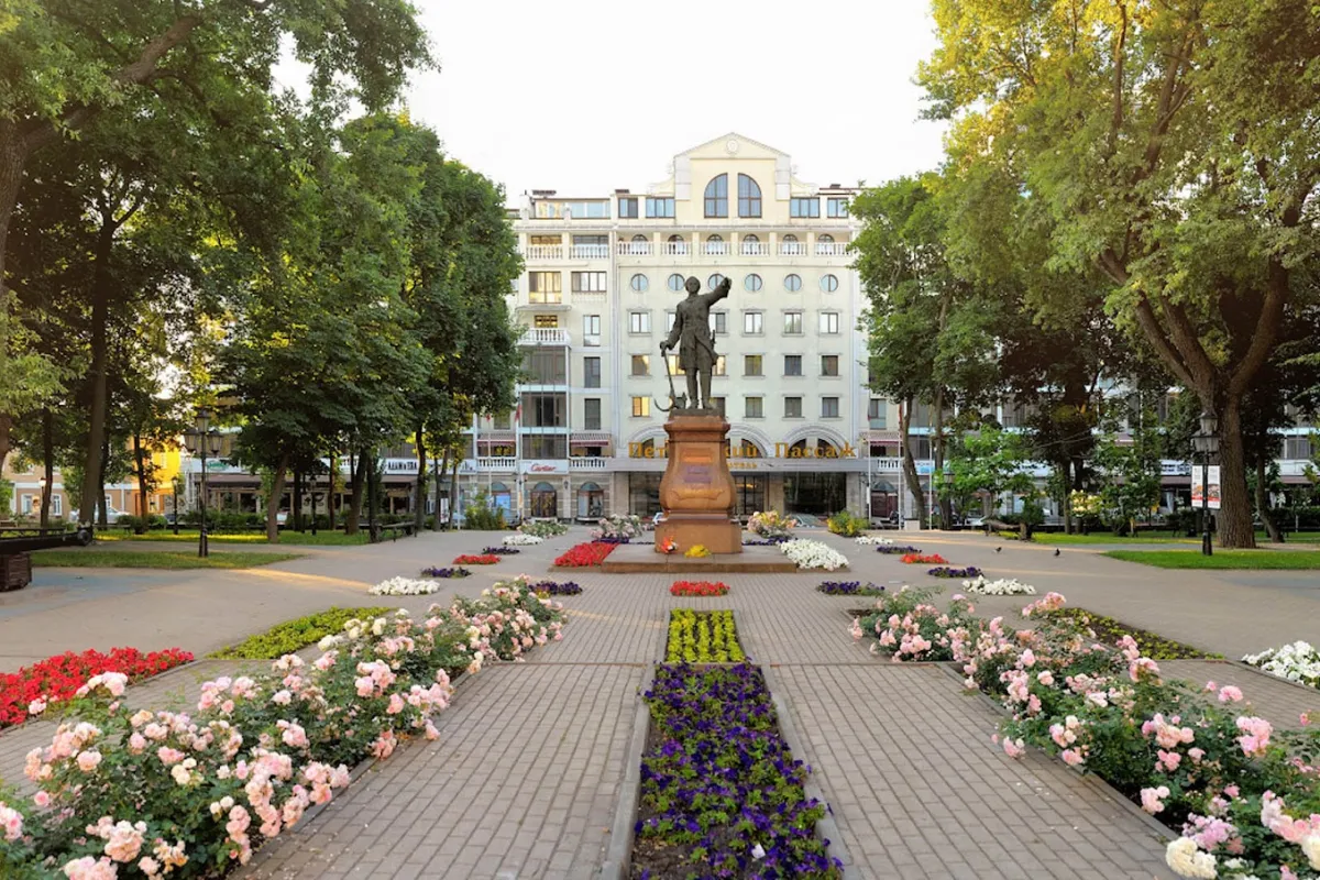 Petrovskiy Skver photo 1