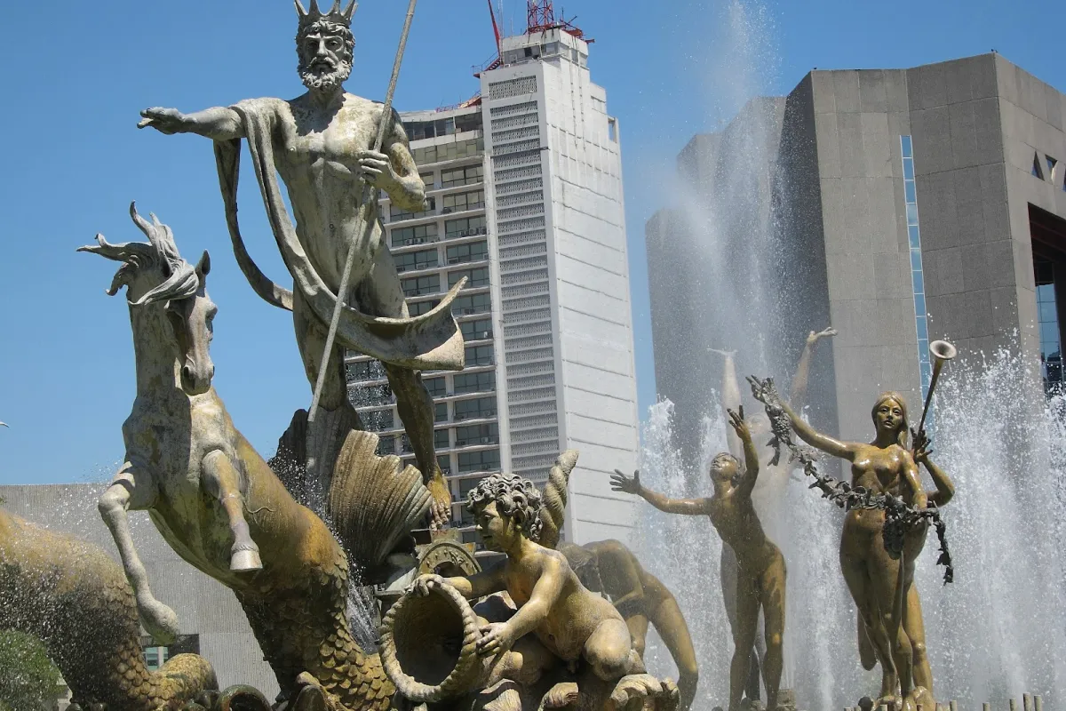 Fuente de Neptuno photo 1