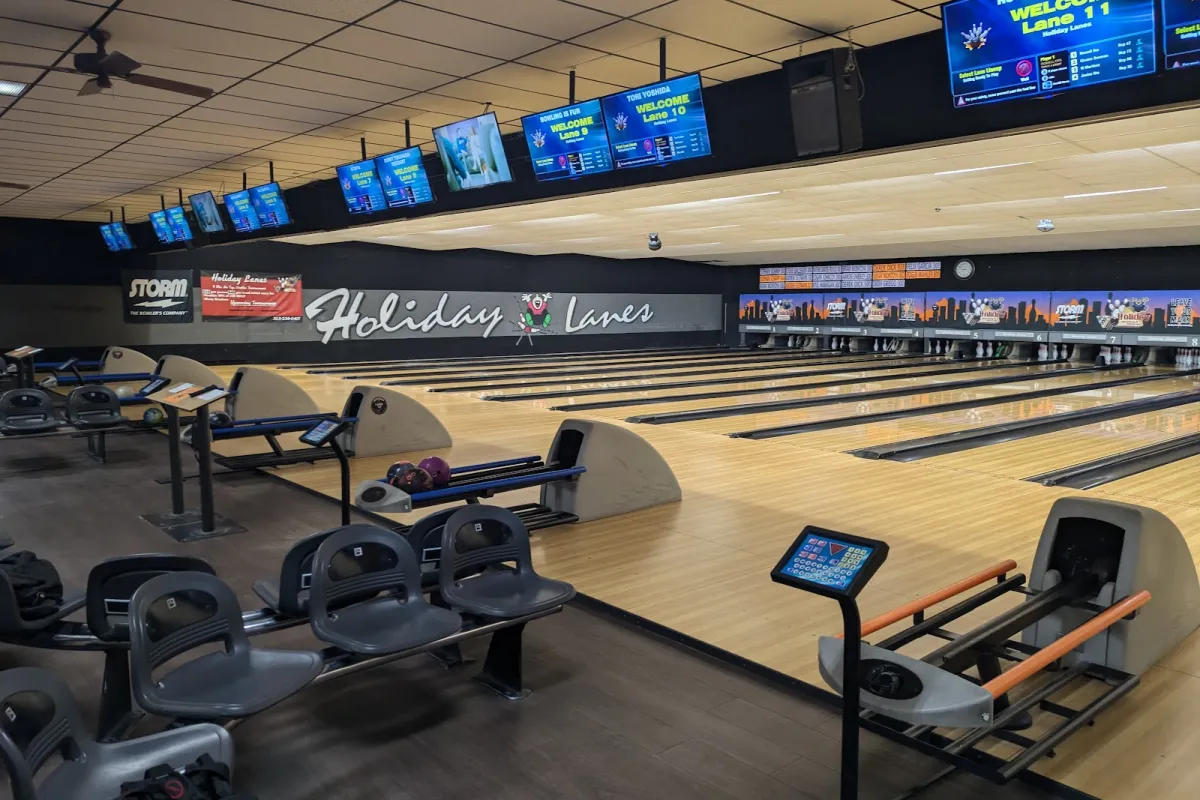 Holiday Bowling & Billiards photo 1