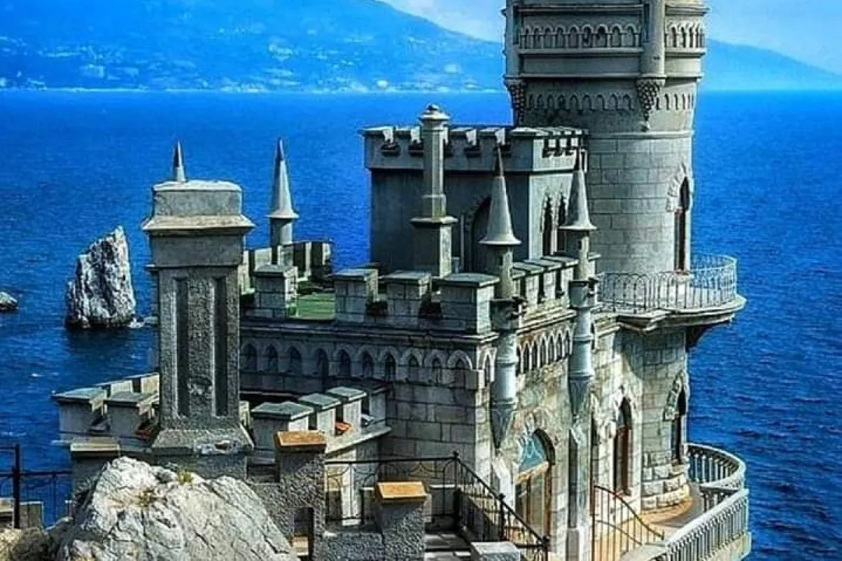 Swallow's Nest photo 1