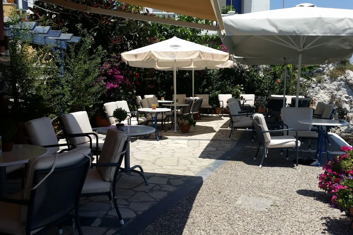 Cavos Cafe Bar Bistro photo 1