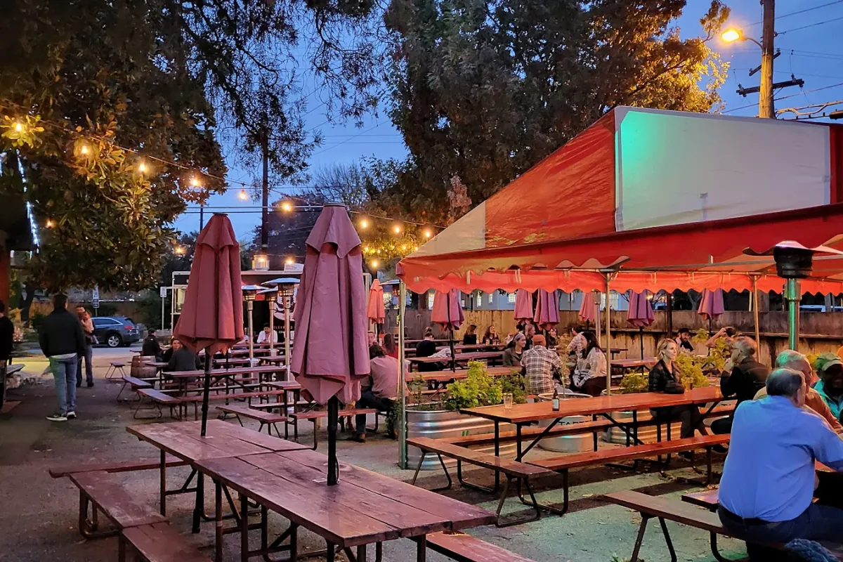 Draught House Pub & Brewery photo 1