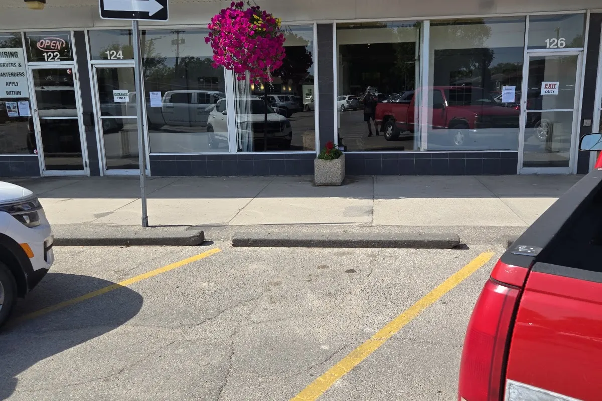 Dal's Restaurant & Lounge photo 1