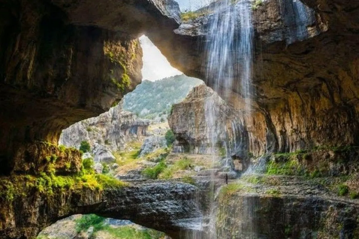 Baatara Gorge Waterfall photo 1