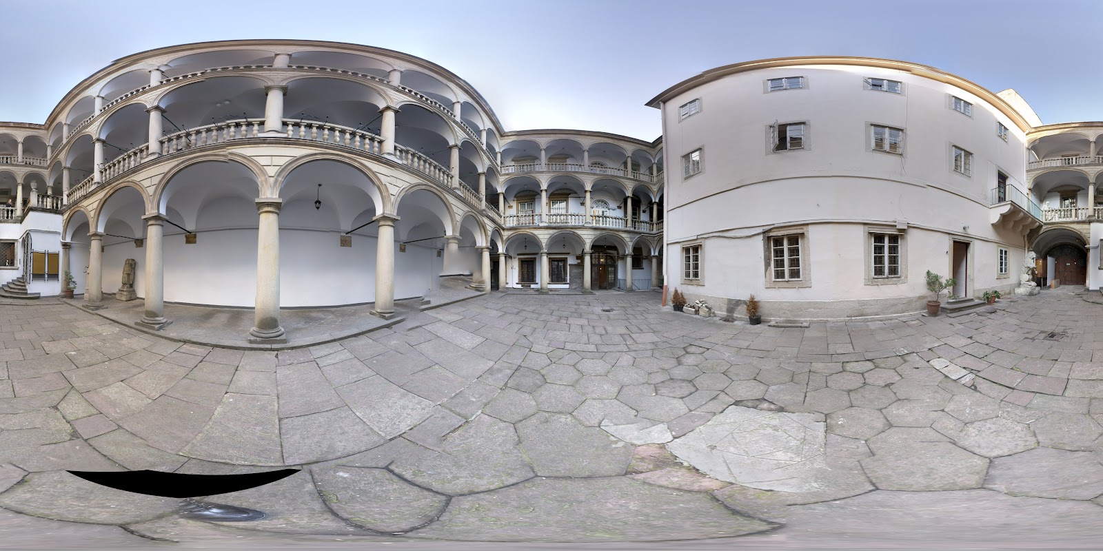 Italian Courtyard photo 4