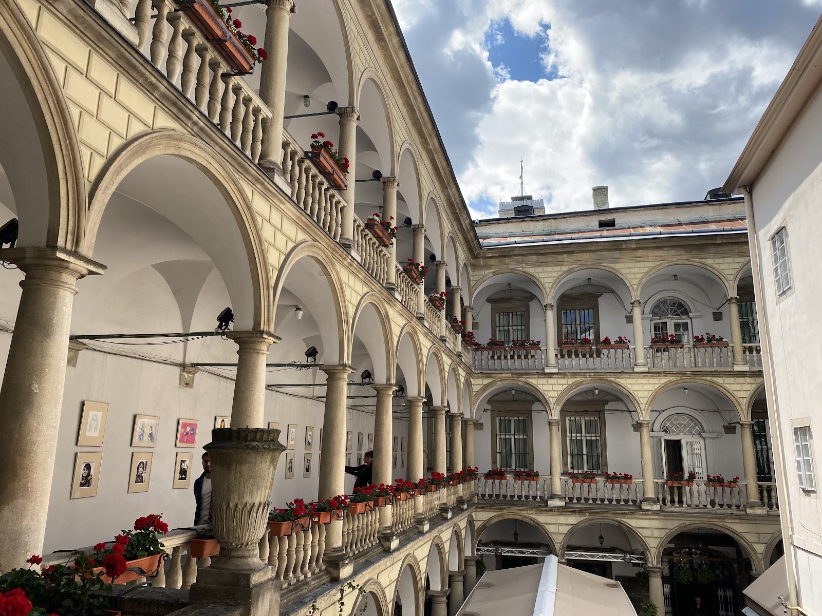 Italian Courtyard photo 5