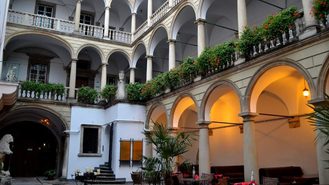 Italian Courtyard photo 2