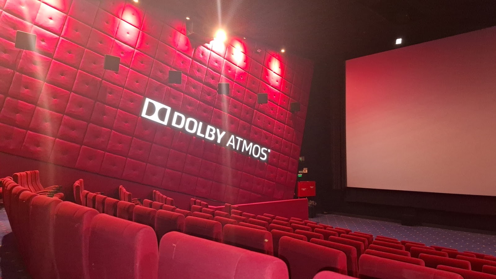 VILLAGE CINEMAS - RENTIS photo 4