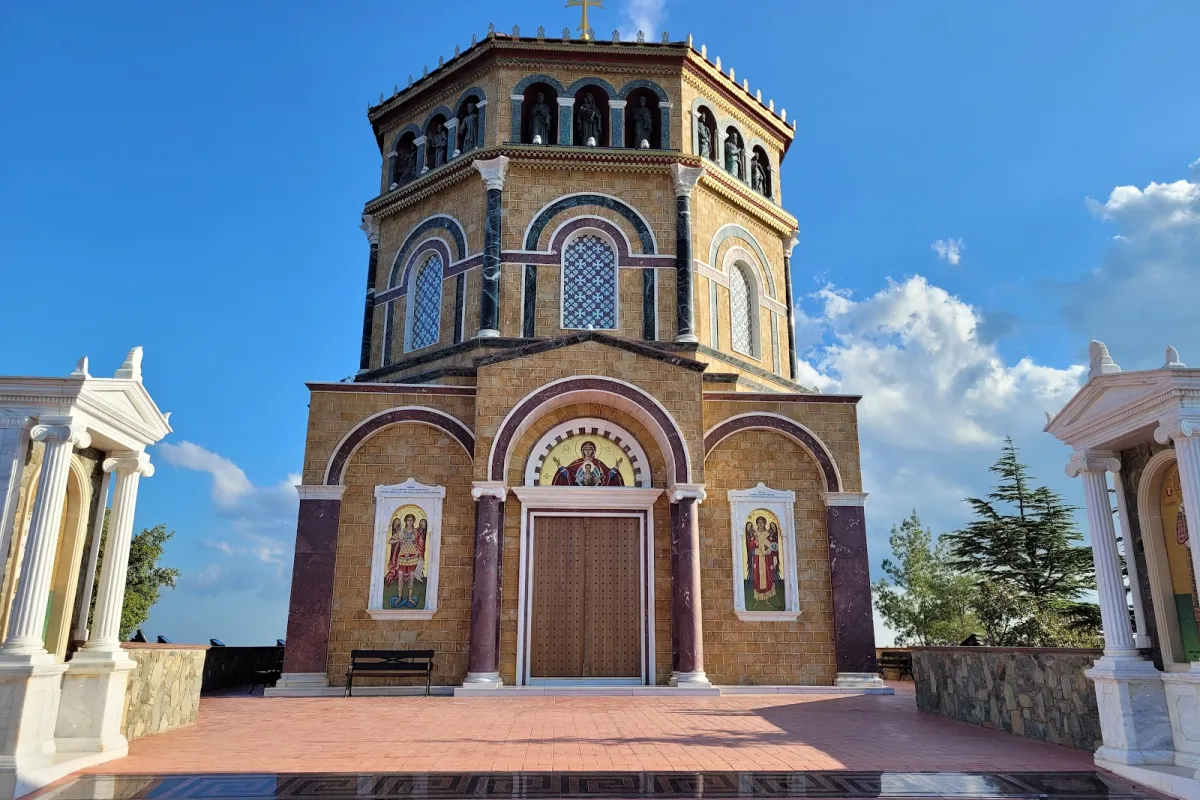 Throni Shrine photo 1