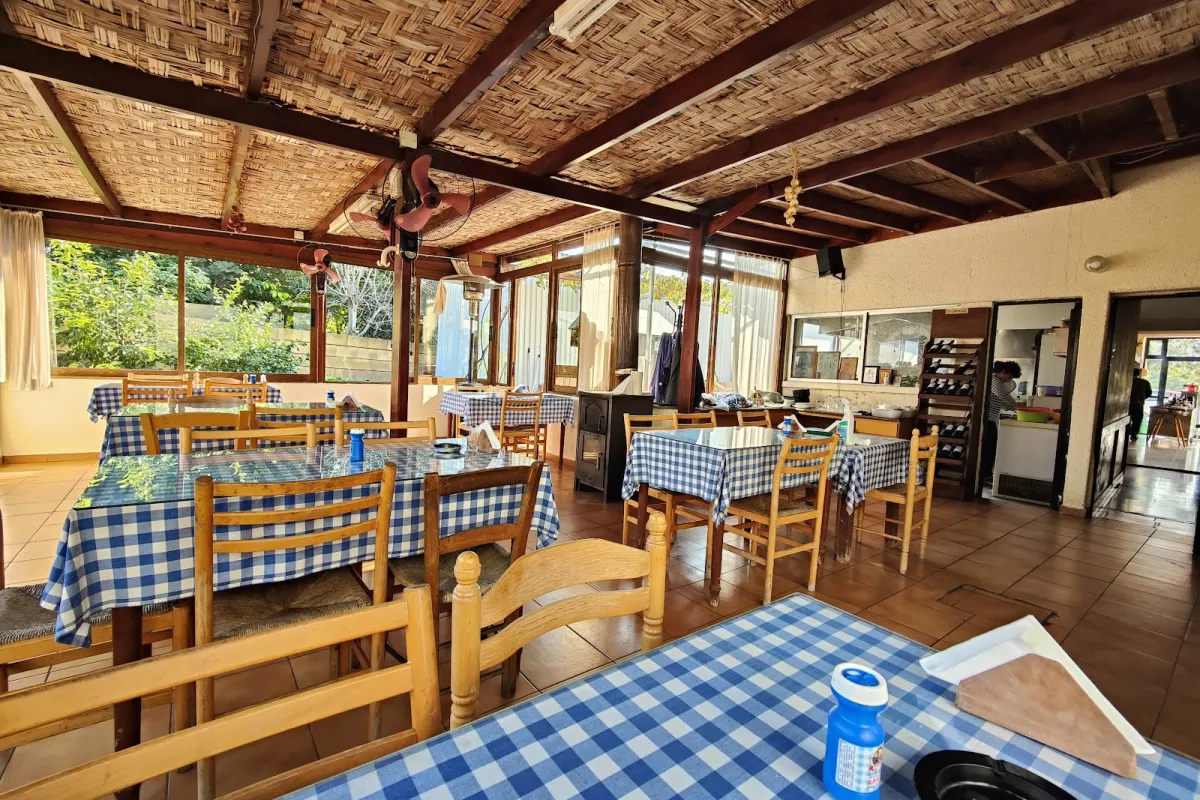 Minas tavern photo 1