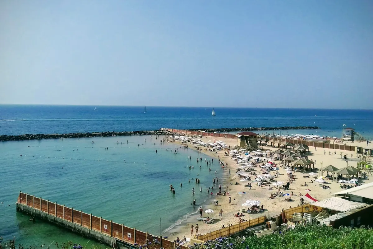 Metzitzim Beach photo 1