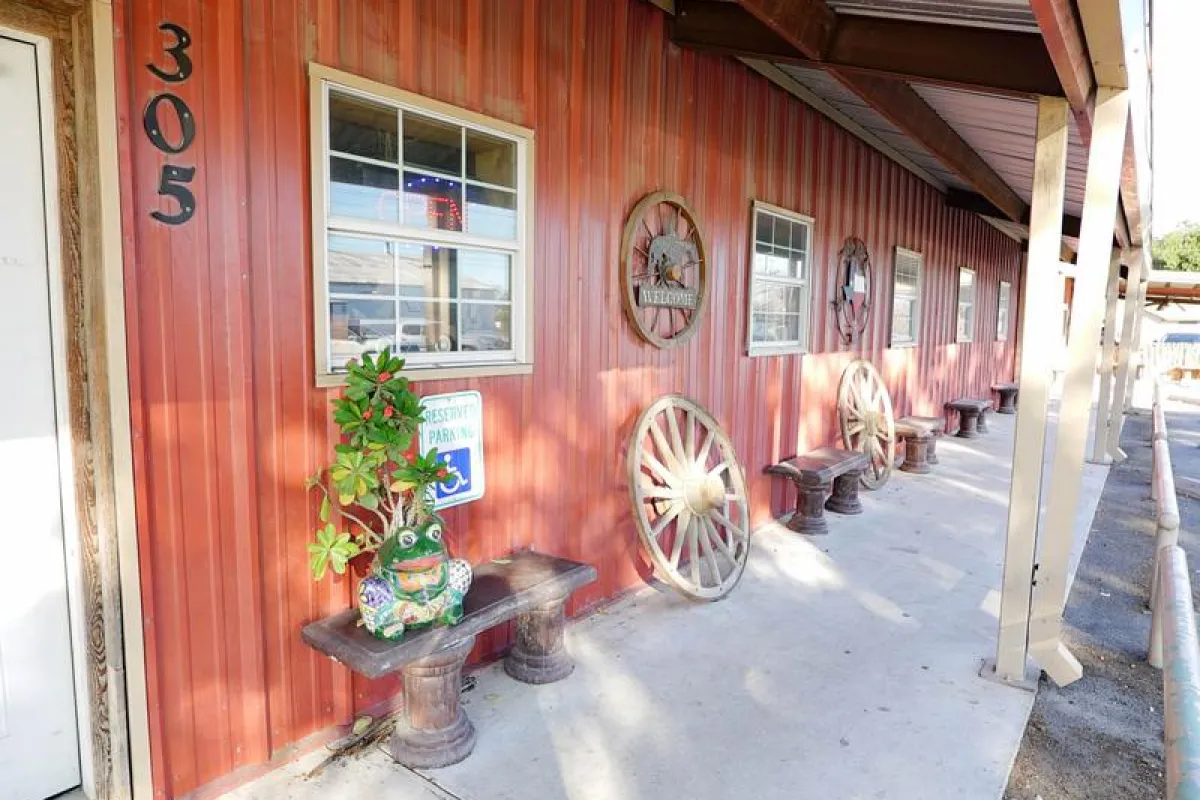 Live Oak Restaurant Sports Grill photo 1