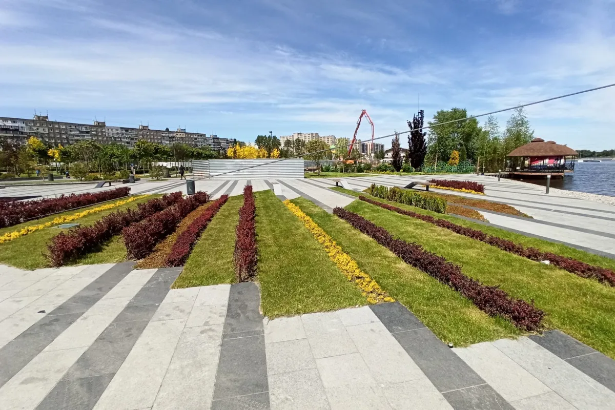 Pryberezhnyy square photo 1