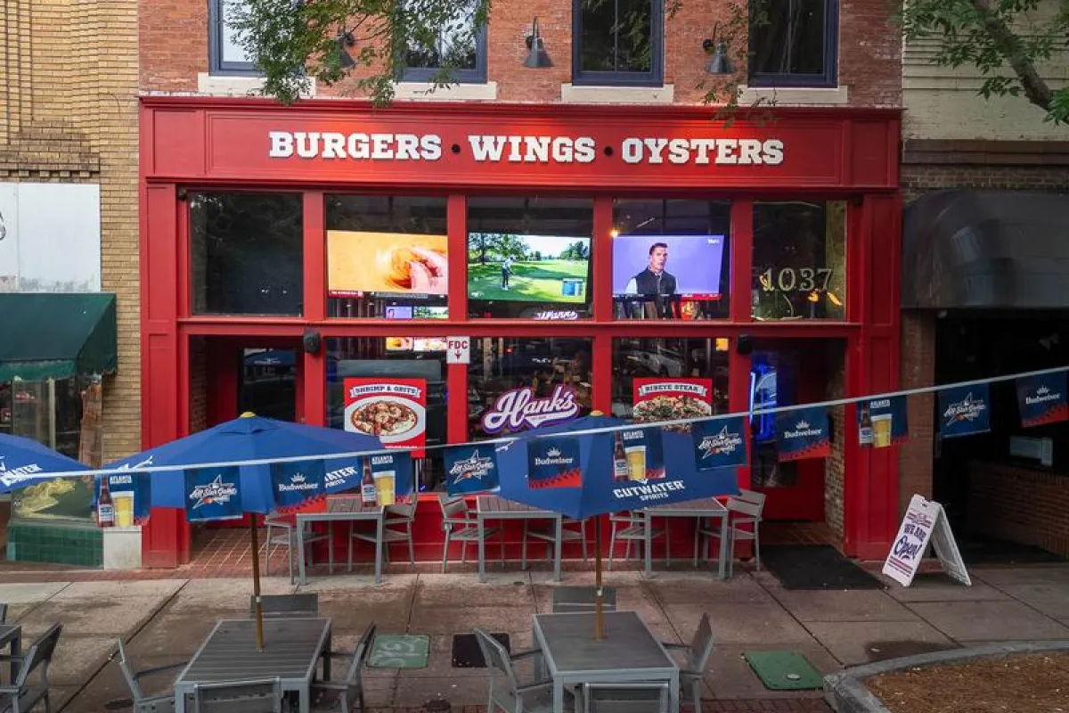 Hank's Bar & Grill photo 1