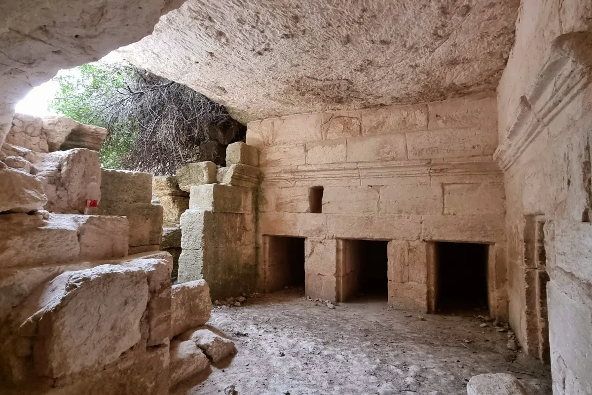 Rock-cut tombs in ancient Israel photo 1