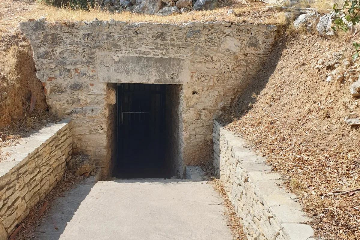 Eupalinus Aqueduct photo 1