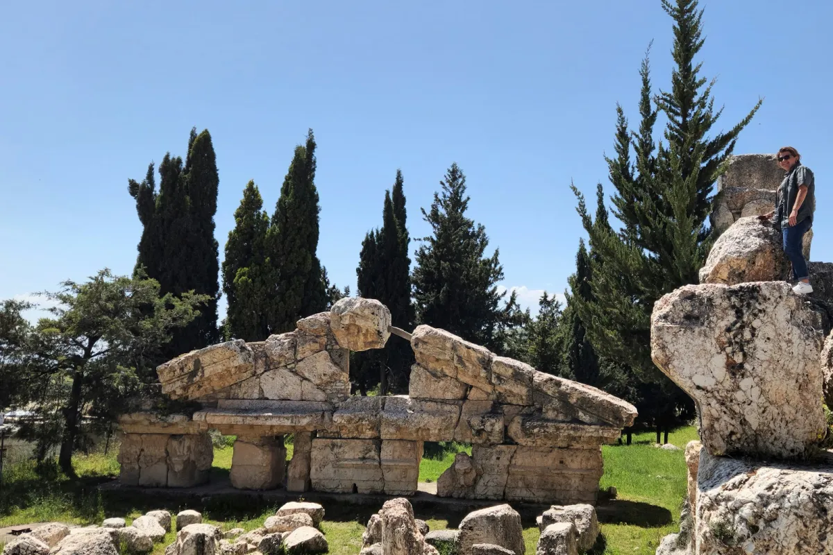Roman Temple Qsarnaba photo 1
