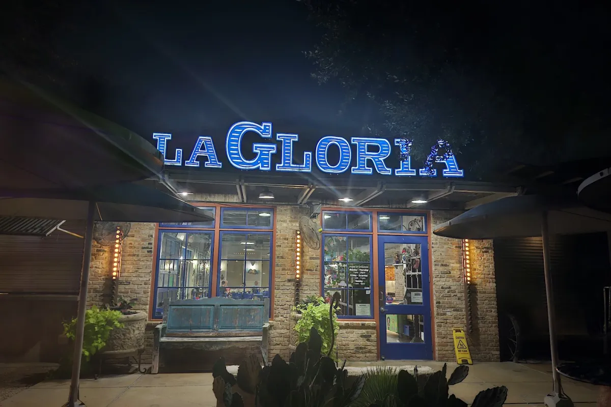La Gloria photo 1
