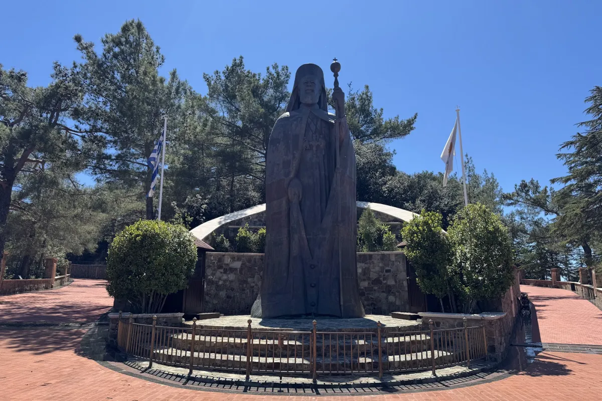 Tomb of archbishop Makarios photo 1