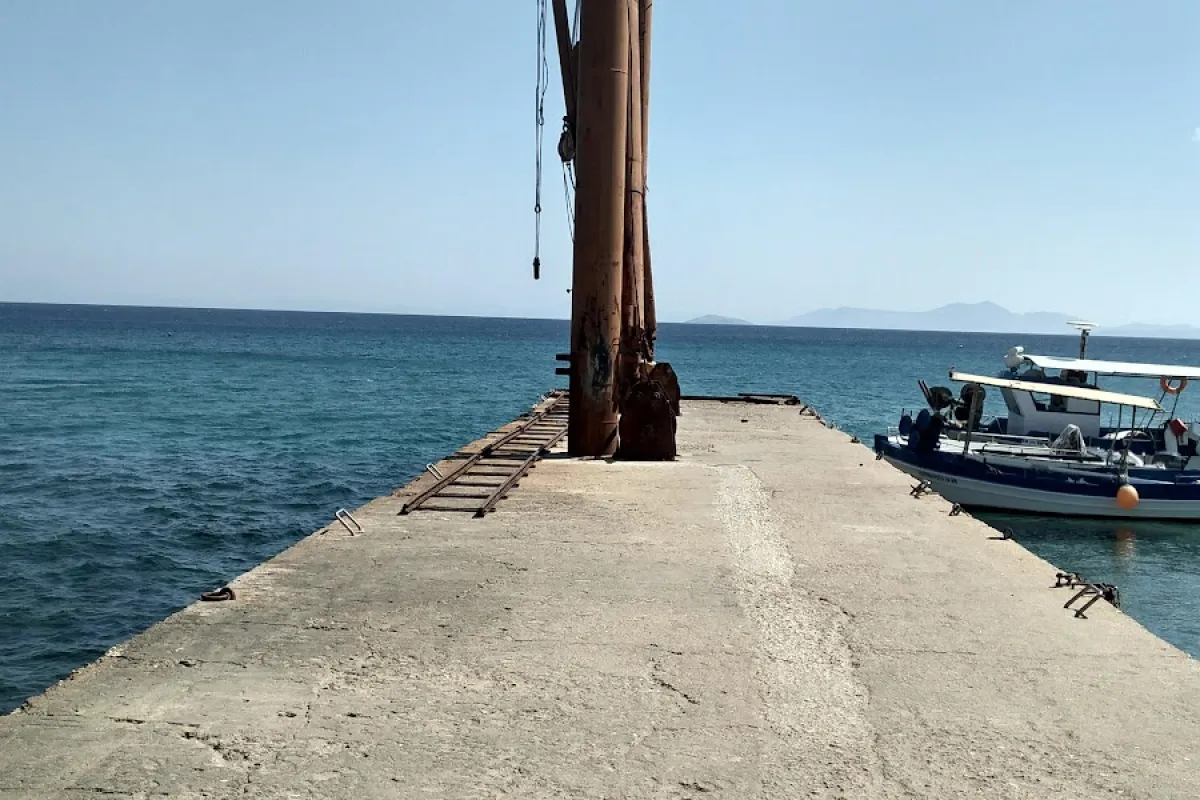 Moutsouna Beach photo 1