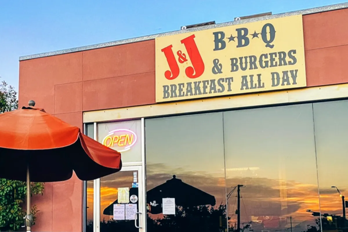 J&J BBQ & Burgers photo 1
