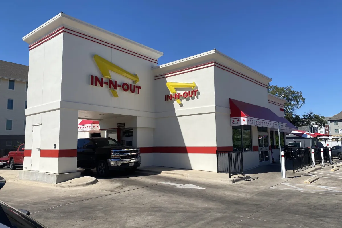 In-N-Out Burger photo 1