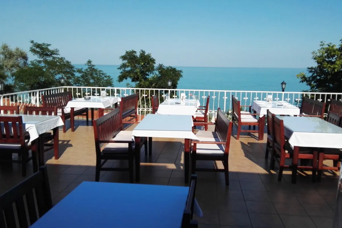 Kafe Leo Chernomorsk photo 1
